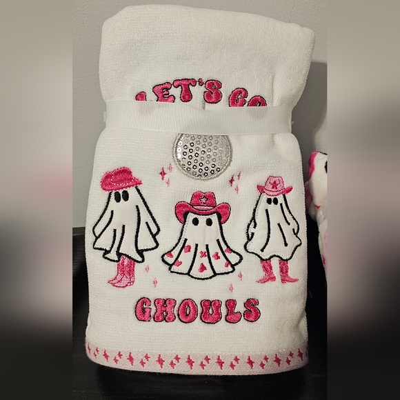 🔥👻 "Let's Go Ghouls" Pink Cowgirl Ghost, Set of 4 Hand Towels by Truly Lou NWT - Picture 2 of 7